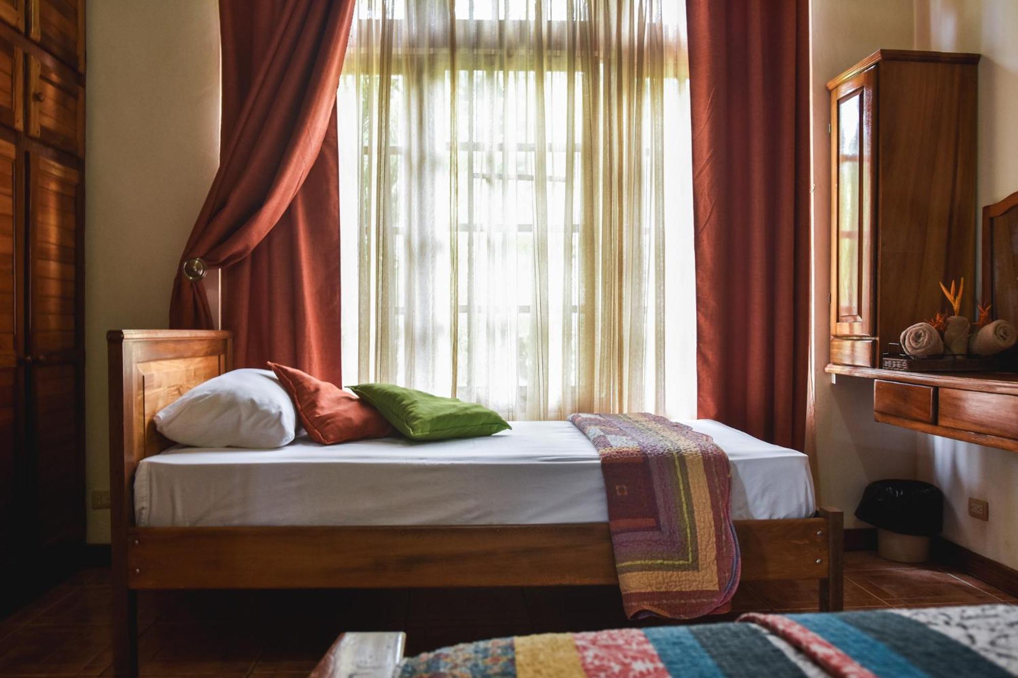Casa Cora Bed And Breakfast Carmona Екстер'єр фото